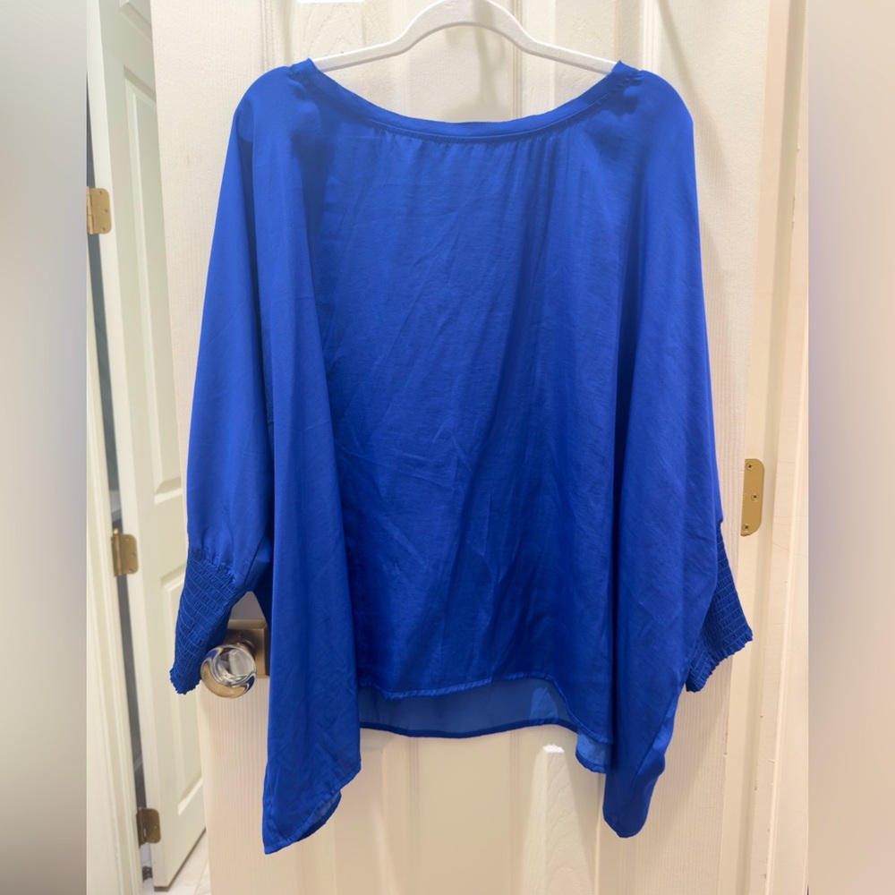 E.E. Some silky blouse